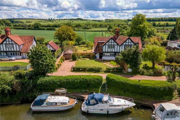 3 Bedroom Semi-Detached House To Rent In Frogmill Cottages, Frogmill, Hurley, Maidenhead, Berkshire, SL6