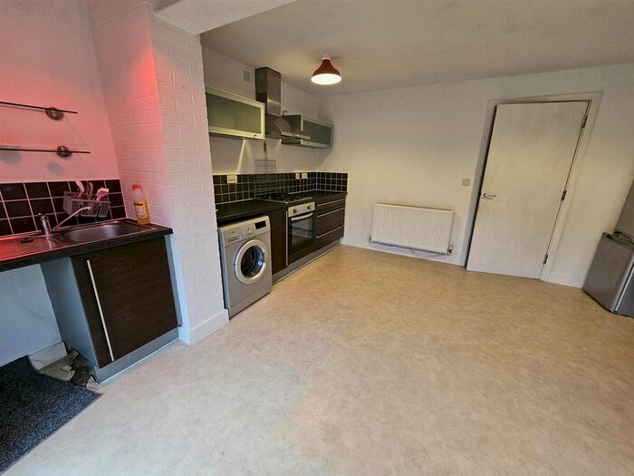 4 Bedroom Town House To Rent In Lido Close, Bulwell, Nottingham, NG6