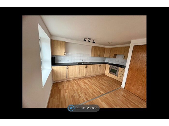 2 Bedroom Flat To Rent In City View, Salford, M7