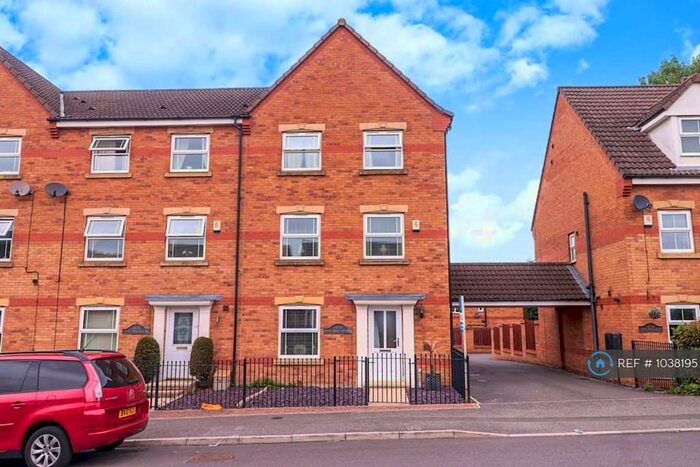 4 Bedroom Semi-Detached House To Rent In Pine Tree House, Doncaster, DN11