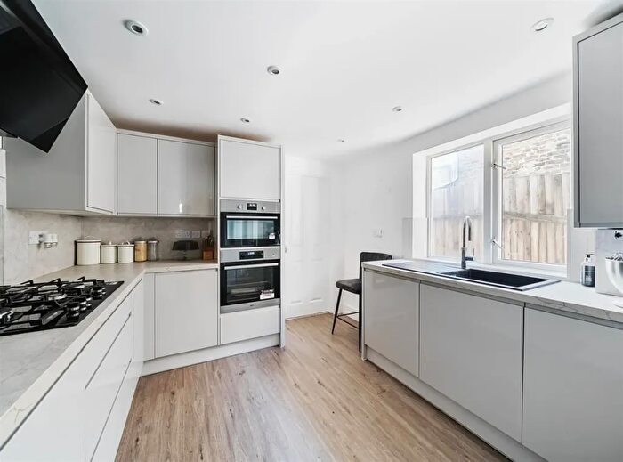 5 Bedroom Terraced House To Rent In Willesden Green, NW10