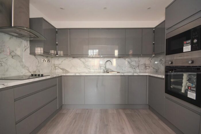 2 Bedroom Flat To Rent In Courtaulds Mews, High Street, Braintree, CM7