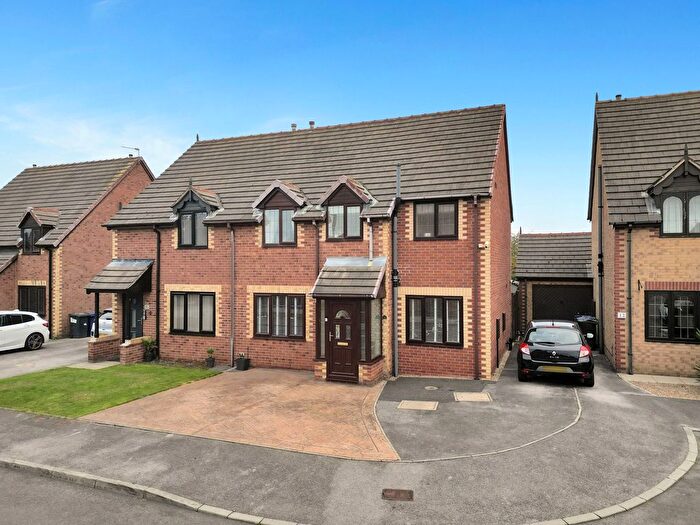 4 Bedroom Semi-detached House For Sale In Far Field Close, Edenthorpe, DN3