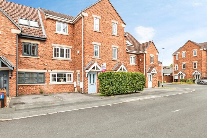 4 Bedroom Town House For Sale In Parkfield Court, Morley, Leeds, LS27