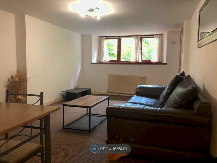 2 Bedroom Flat To Rent In Crown Street, Aberdeen, AB11