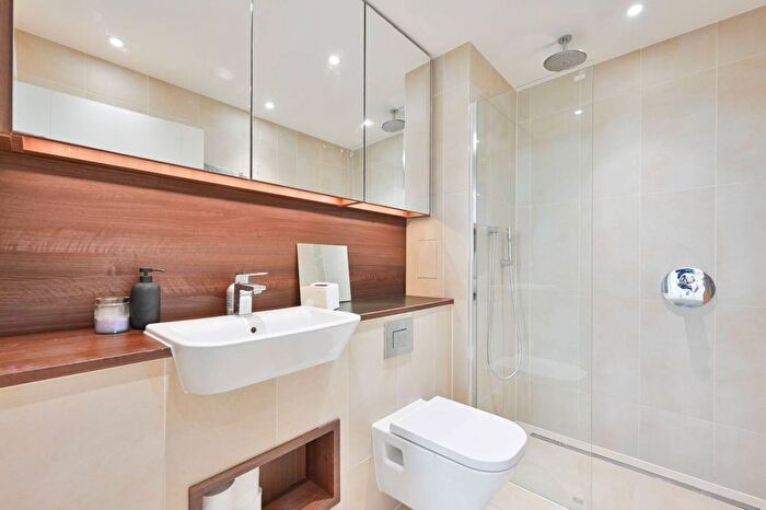 2 Bedroom Flat For Sale In Nine Elms Point, Nine Elms, London, SW8