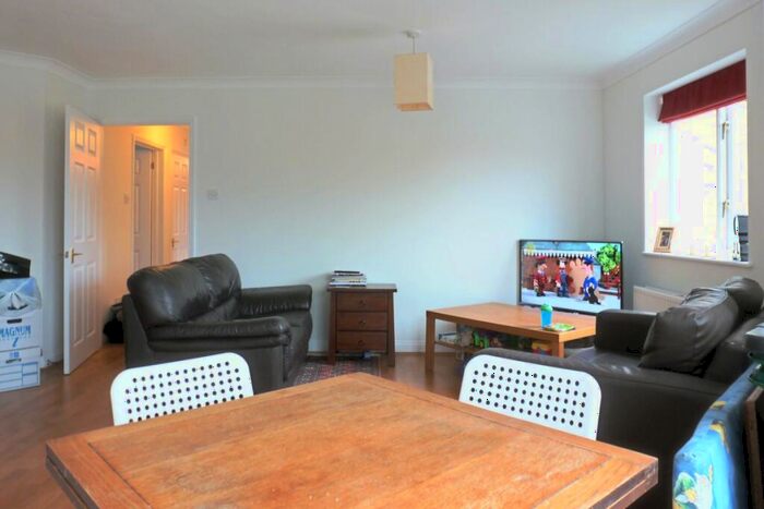 2 Bedroom Apartment To Rent In Myddleton Avenue, N4