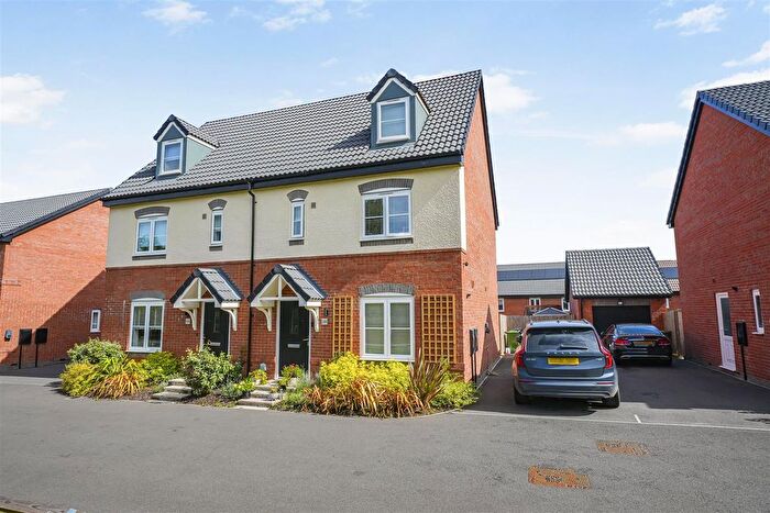 4 Bedroom Semi-Detached House For Sale In Windmill View, Shepshed, Loughborough, LE12