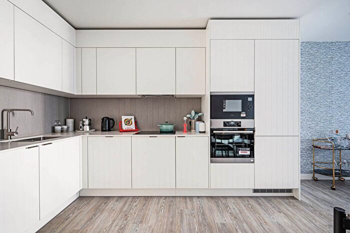 2 Bedroom Flat To Rent In Cherry Park Lane, Stratford, London, E20