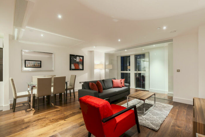 3 Bedroom Apartment To Rent In Lincoln Plaza, London, E14