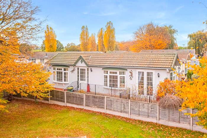 2 Bedroom Park Home For Sale In Halcyon Park, Hullbridge, Hockley, SS5