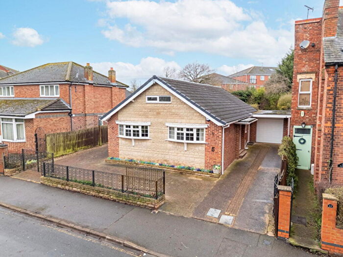 3 Bedroom Detached Bungalow For Sale In Hallwood Road, Kettering, NN16