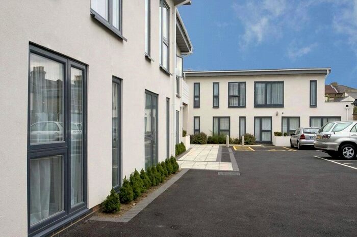 2 Bedroom Flat To Rent In Furley Road, Peckham, London, SE15