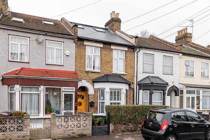2 Bedroom Flat For Sale In Edinburgh Road, Walthamstow, E17