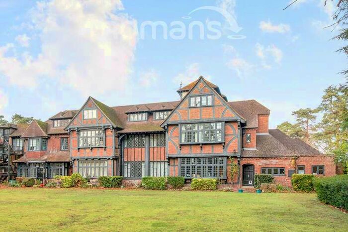 2 Bedroom Apartment To Rent In Tudor Hall, Camberley, GU15
