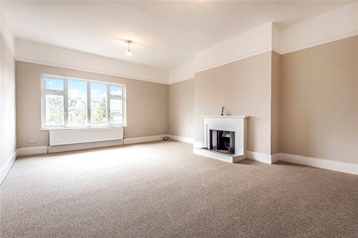 3 Bedroom Flat To Rent In Hamilton House, Amherst Road, Tunbridge Wells, Kent, TN4