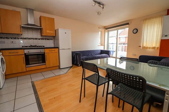 6 Bedroom Flat To Rent In Portswood Road, Southampton, Hampshire, SO17