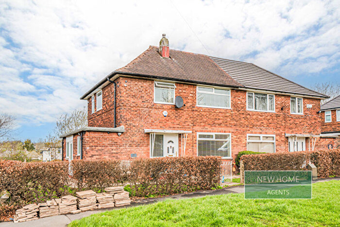 3 Bedroom Semi-Detached House For Sale In Brooklands Avenue, Leeds, LS14