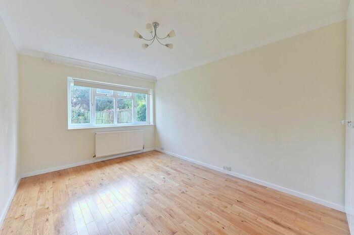 2 Bedroom Maisonette To Rent In Boileau Road, Castelnau, London, SW13