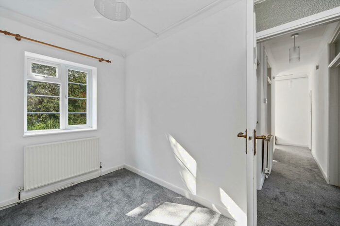 2 Bedroom Apartment To Rent In Monument Hill, Weybridge, KT13