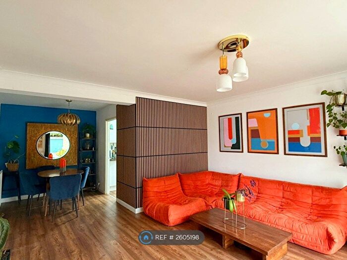 2 Bedroom Flat To Rent In The Avenue, Surbiton, KT5