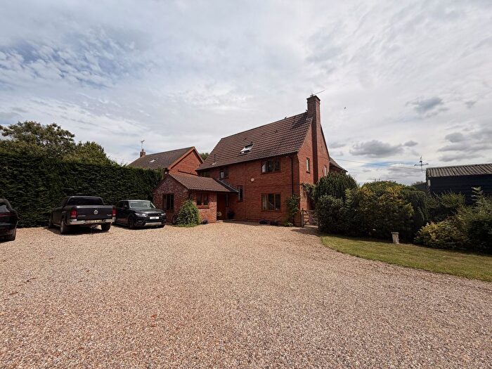 5 Bedroom Detached House For Sale In Hawkins Hall Lane, Datchworth, SG3