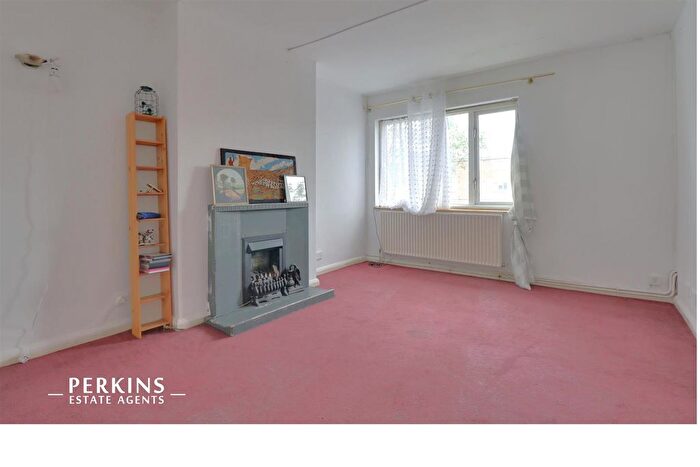 2 Bedroom Maisonette For Sale In Greenford, UB6