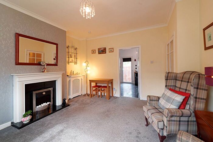 2 Bedroom Semi-Detached Bungalow For Sale In Oxford Road, Renfrew, Renfrewshire, PA4