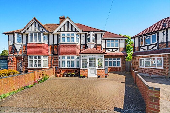 5 Bedroom Property For Sale In St. Pauls Close, Hounslow, TW3