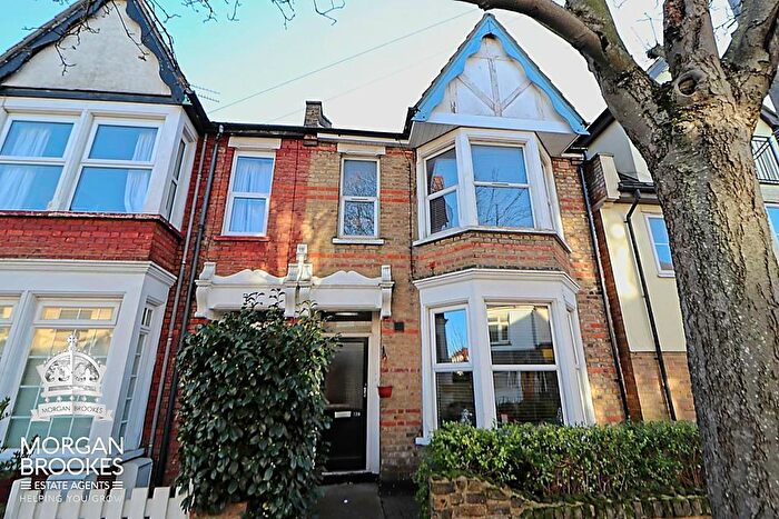 2 Bedroom Flat For Sale In Pall Mall, Leigh-On-Sea, SS9