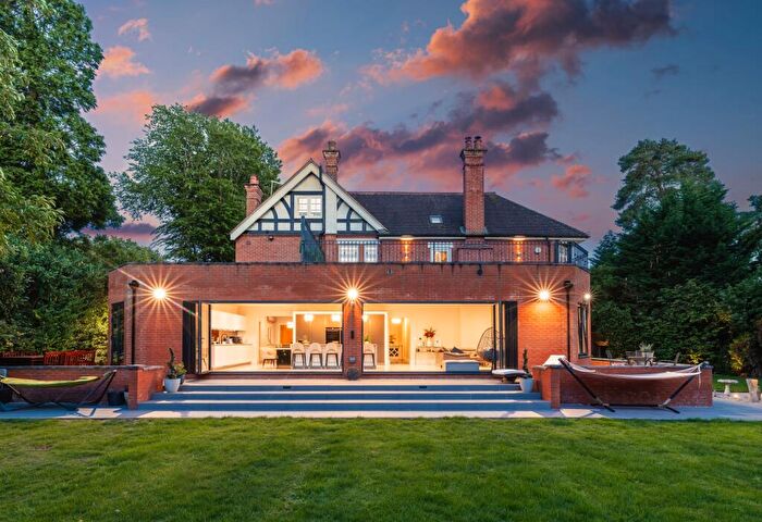 6 Bedroom Detached House For Sale In Dukes Ride, Crowthorne, RG45