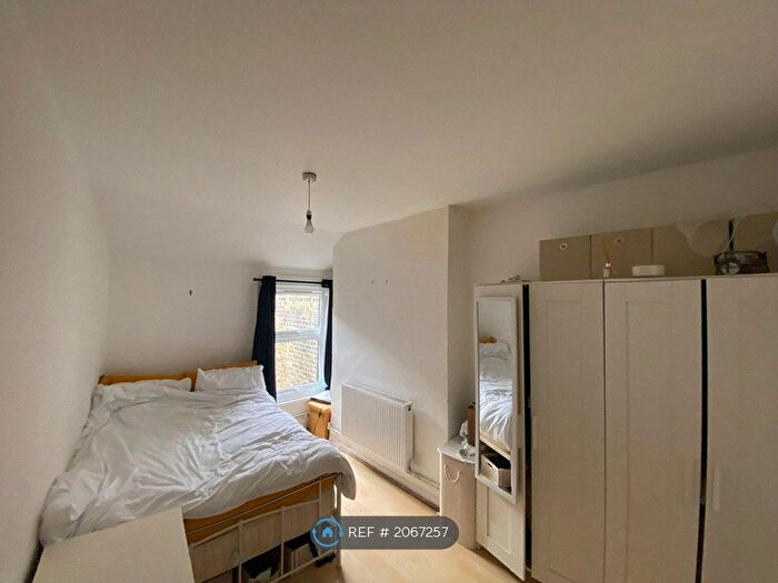 2 Bedroom Flat To Rent In The Grove, London, E15