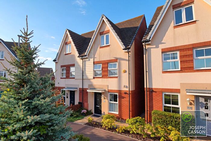 3 Bedroom Semi Detached House For Sale In Kings Walk, Bridgwater, TA6