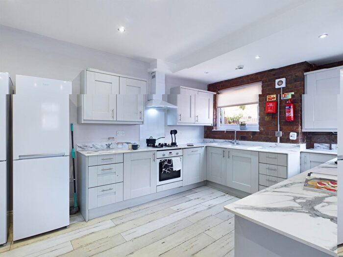 6 Bedroom Terraced House To Rent In , Lawrence Road, Liverpool, L15