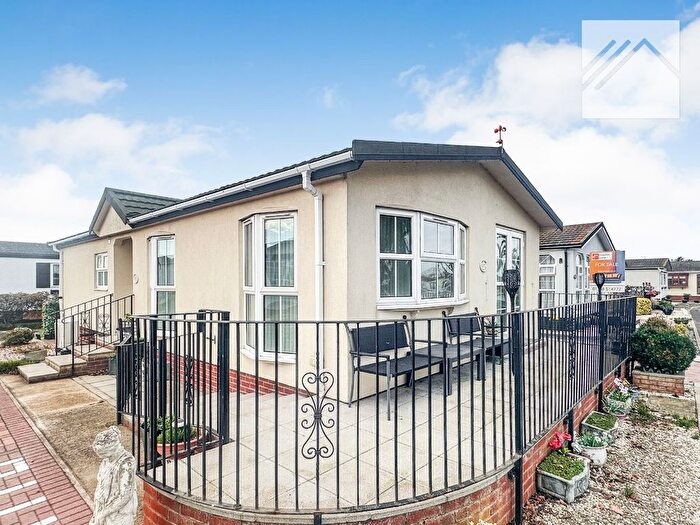 2 Bedroom Mobile/park Home For Sale In Kings Park, Creek Road, Canvey Island, SS8