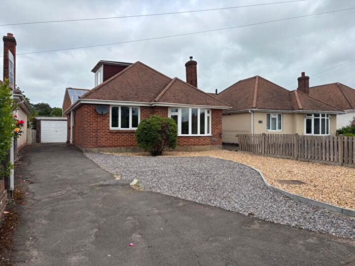 3 Bedroom Chalet To Rent In Woodville Road, Fawley, Southampton, Hampshire, SO45