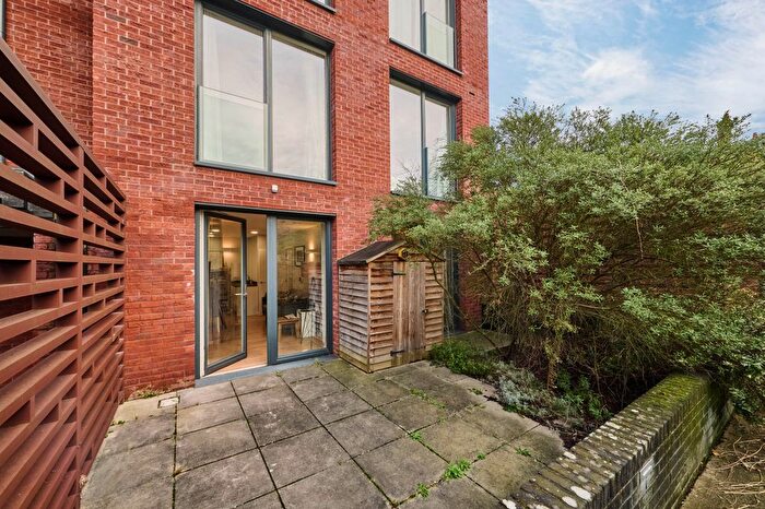 1 Bedroom Flat For Sale In Mountearl Gardens, London, SW16