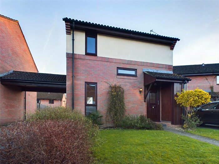 2 Bedroom Link Detached House To Rent In Swallowfield Gardens, Theale, Reading, Berkshire, RG7