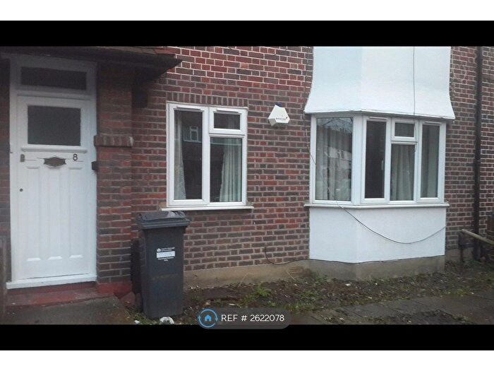 2 Bedroom Flat To Rent In St. Stephen Road, Hounslow, TW3