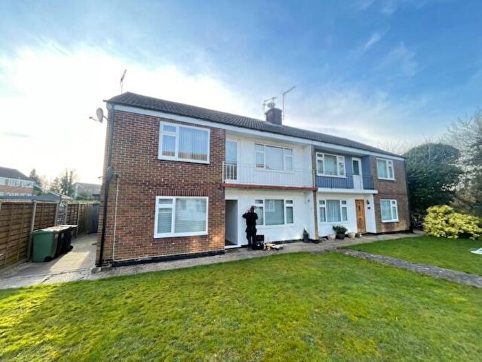 2 Bedroom Maisonette To Rent In Oakwell Close, Dunstable, LU6