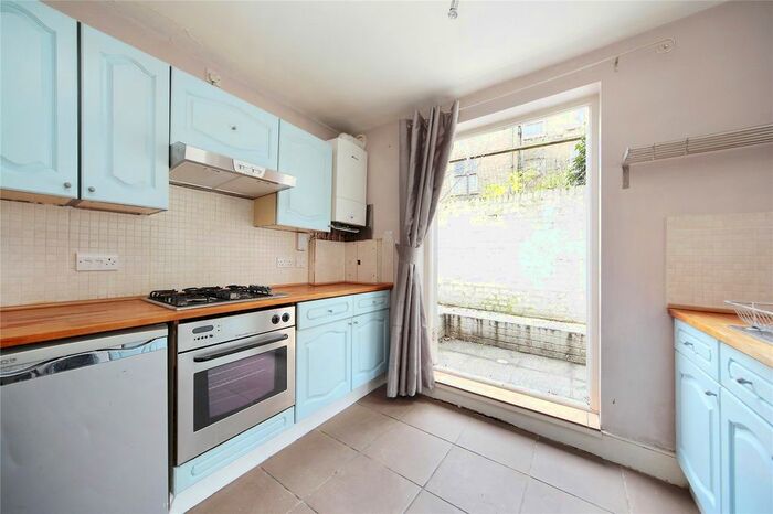 2 Bedroom Flat To Rent In Kenwyn Road, Clapham, London, SW4