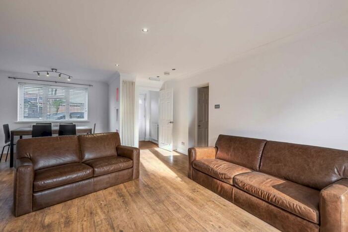 5 Bedroom Semi-Detached House To Rent In Stoughton Road, Guildford, GU2