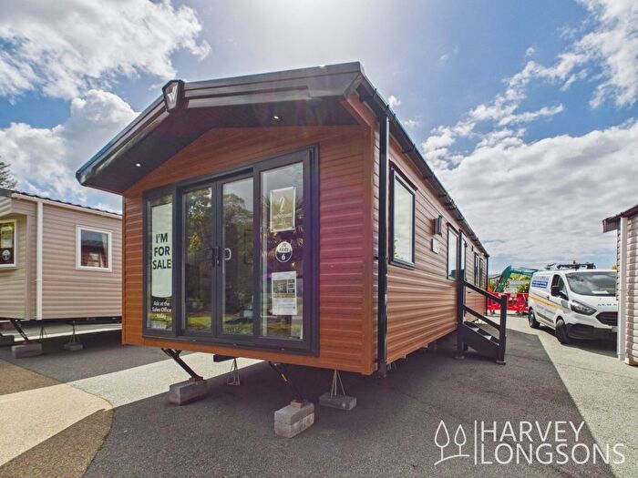 2 Bedroom Mobile/park Home For Sale In Llanrug, Caernarfon, LL55