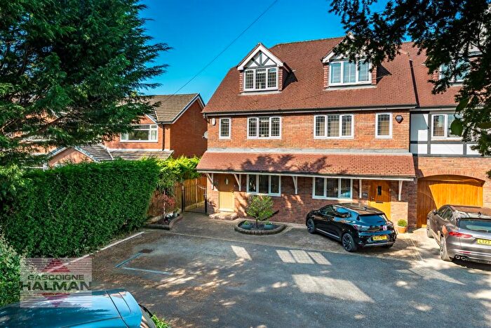 4 Bedroom End Of Terrace House For Sale In Bramhall Lane South, Bramhall, SK7