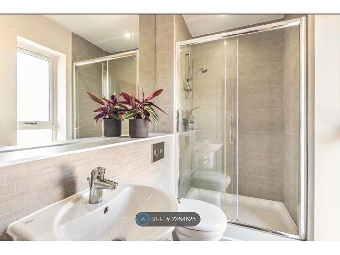 2 Bedroom Flat To Rent In Brockley Park, London, SE23