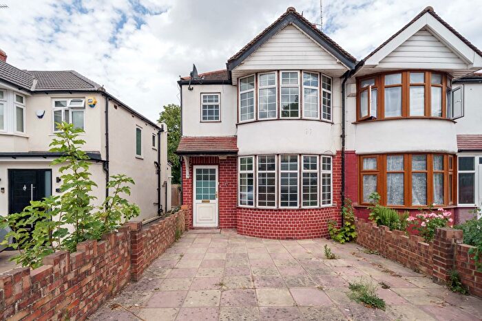 3 Bedroom Detached House For Sale In St. Annes Gardens, London, NW10