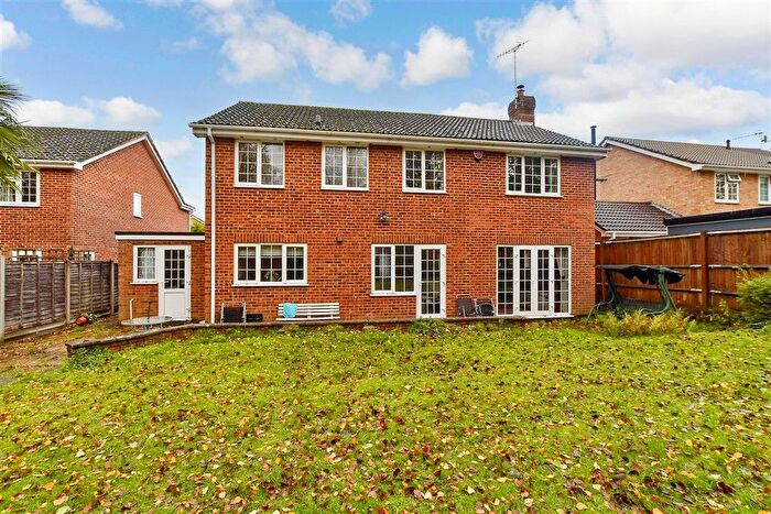 4 Bedroom Detached House For Sale In Grattons Drive, Pound Hill, Crawley, West Sussex, RH10