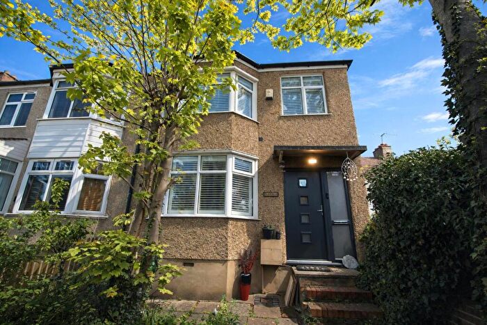 3 Bedroom End Of Terrace House For Sale In Hilliers Lane, Beddington, CR0