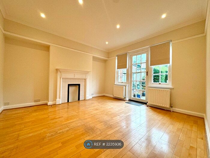 3 Bedroom Semi-Detached House To Rent In Woodhall Gate, Pinner, HA5