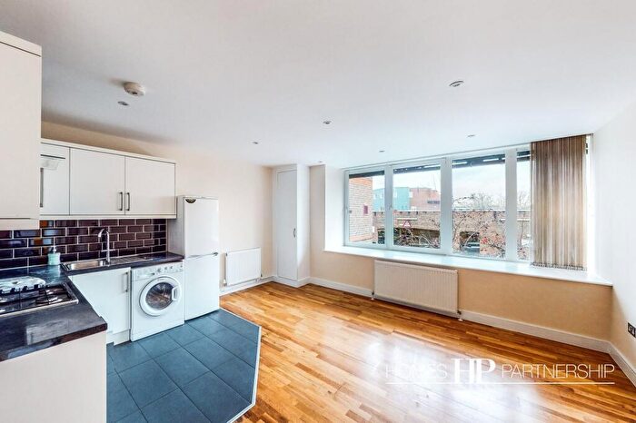 2 Bedroom Apartment To Rent In Albert Road, Horley, RH6